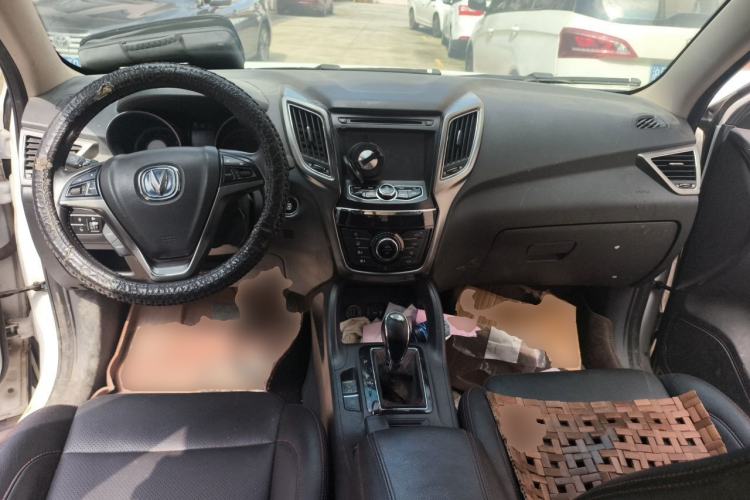 Used CHANGAN CS75 2014 1.8T Automatic Elite Model China IV Standard Center Console