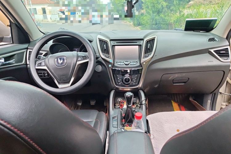 Used CHANGAN CS75 2014 2.0L Manual Luxury Version China IV Standard Center Console