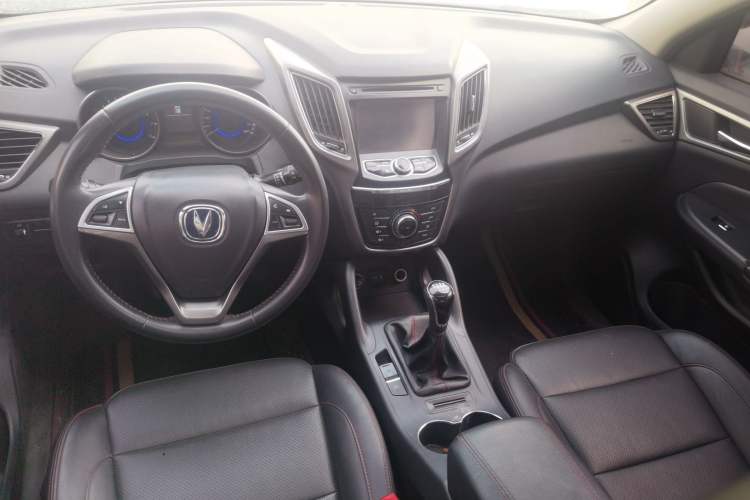 Used CHANGAN CS75 2014 2.0L Manual Comfort Version China V Standard Center Console