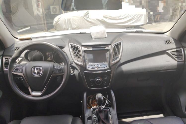 Used CHANGAN CS75 2014 1.8T Automatic Elite Model China IV Standard Center Console
