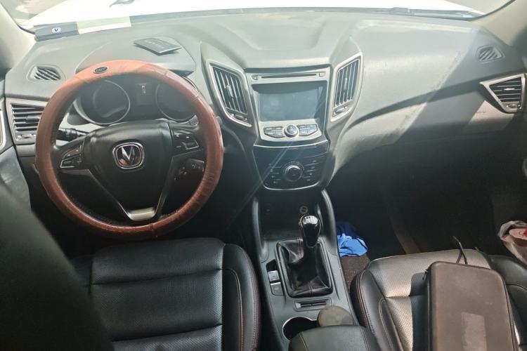 Used CHANGAN CS75 2014 2.0L Manual Luxury Version China IV Standard Center Console