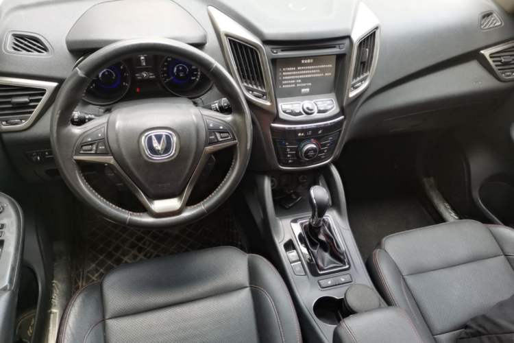 Used CHANGAN CS75 2014 1.8T Automatic Elite Model China IV Standard Center Console