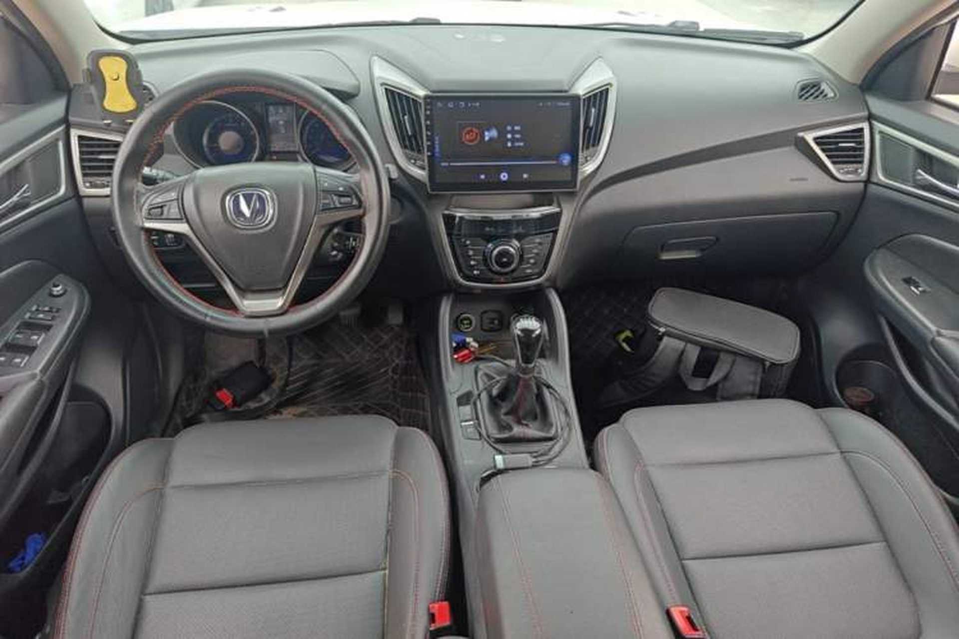 Used CHANGAN CS75 2014 2.0L Manual Luxury Version China V Standard Center Console