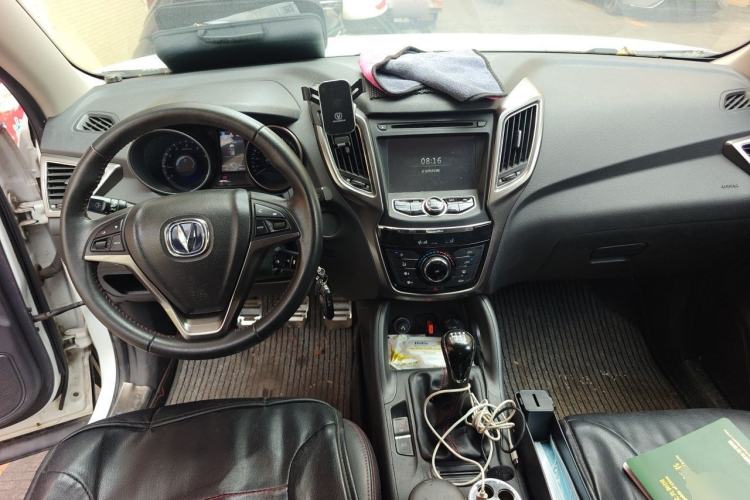 Used CHANGAN CS75 2014 2.0L Manual Luxury Version China IV Standard Center Console