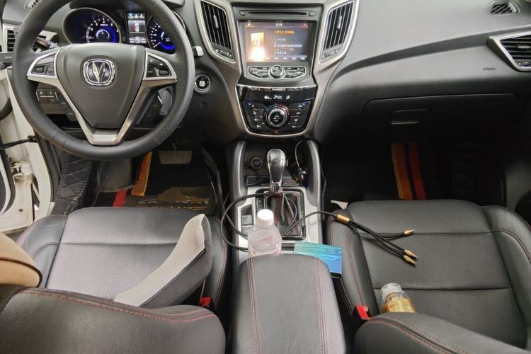 Used CHANGAN CS75 2014 1.8T Automatic Elite Model China IV Standard Center Console