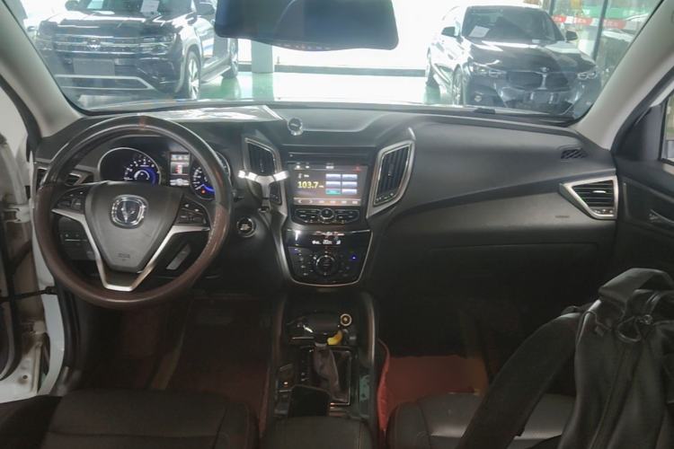 Used CHANGAN CS75 2014 1.8T Automatic Elite Version China V Standard Center Console