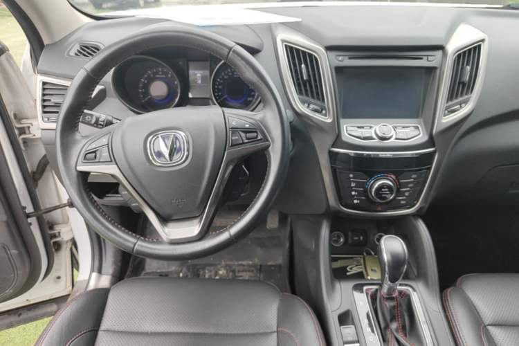 Used CHANGAN CS75 2014 1.8T Automatic Elite Version China V Standard Center Console