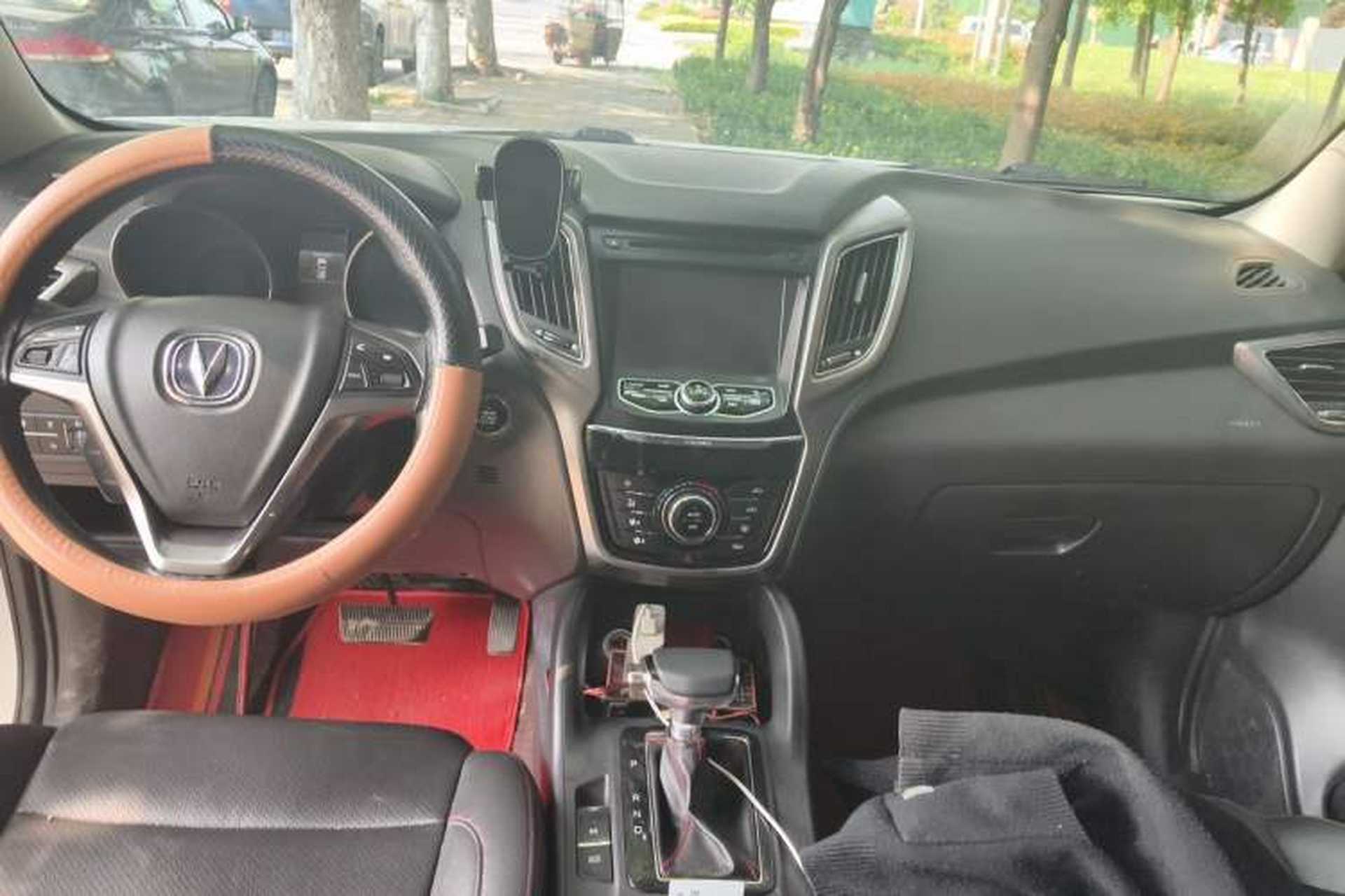 Used CHANGAN CS75 2014 1.8T Automatic Elite Model China IV Standard Center Console