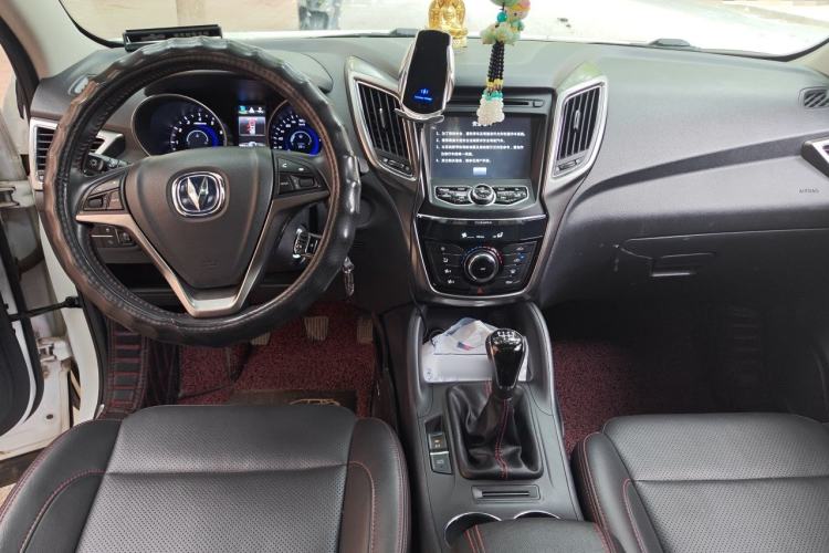 Used CHANGAN CS75 2014 2.0L Manual Luxury Version China IV Standard Center Console
