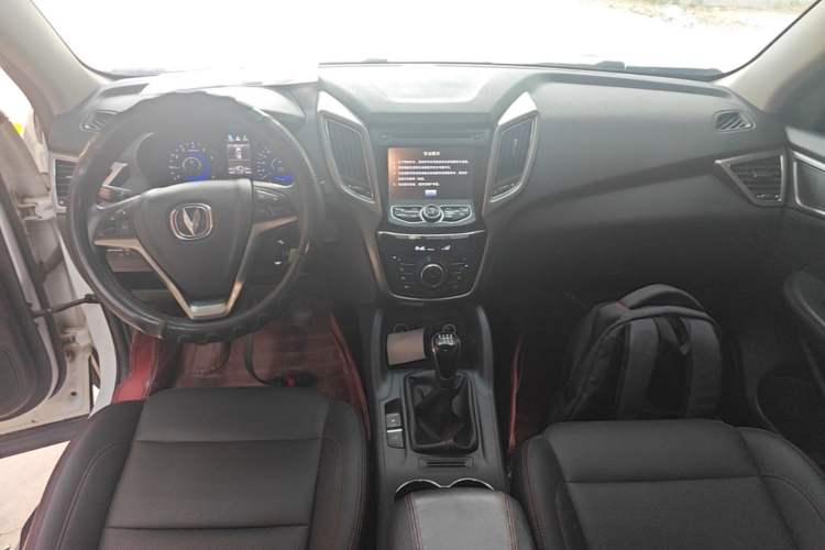 Used CHANGAN CS75 2014 2.0L Manual Luxury Version China IV Standard Center Console