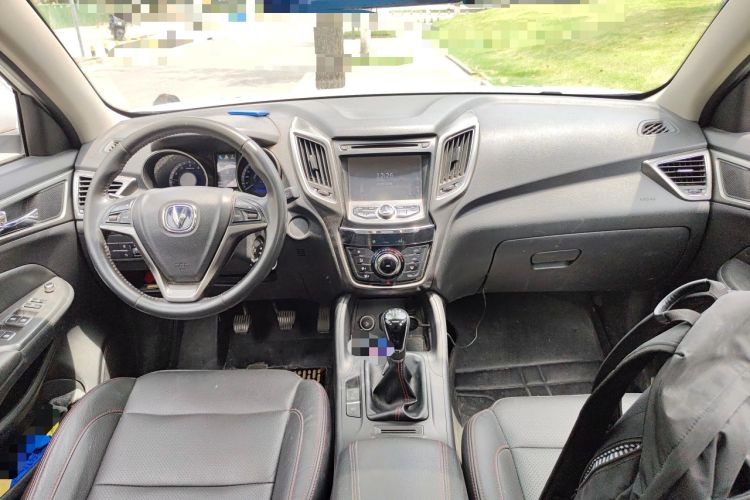 Used CHANGAN CS75 2014 2.0L Manual Luxury Version China IV Standard Center Console