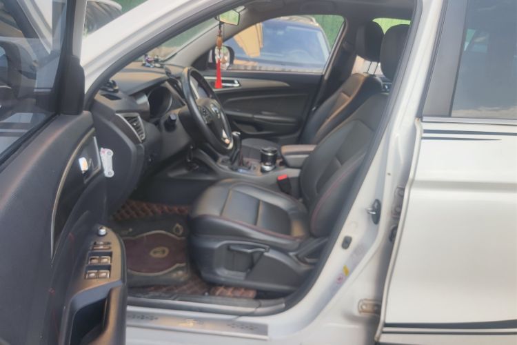 Used CHANGAN CS75 2014 2.0L Manual Luxury Version China IV Standard Driver Seat