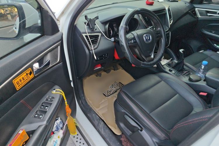 Used CHANGAN CS75 2014 2.0L Manual Luxury Version China IV Standard Driver Seat