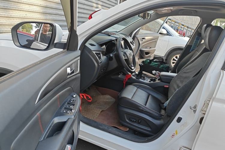 Used CHANGAN CS75 2014 2.0L Manual Leading Version China IV Standard Driver Seat