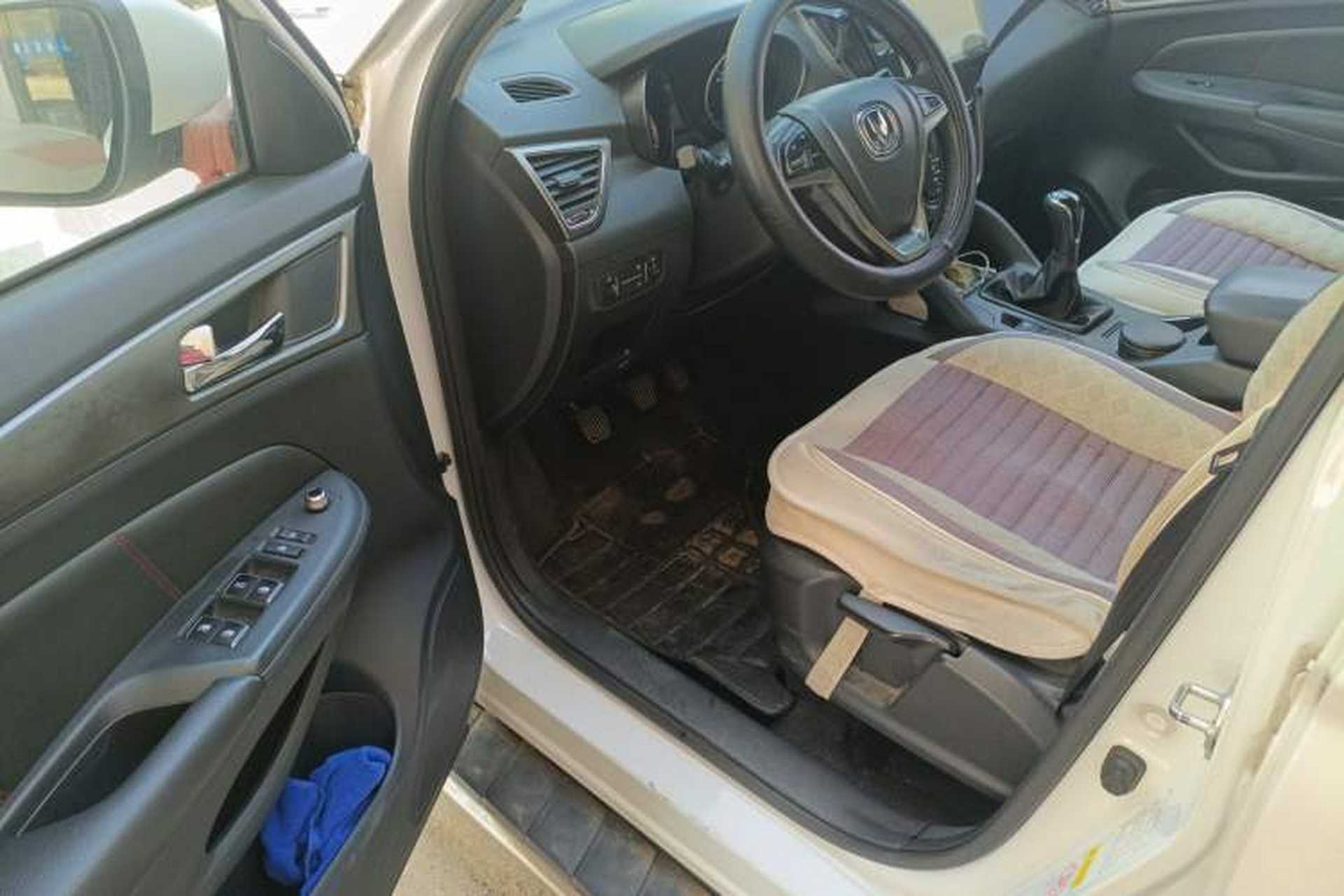 Used CHANGAN CS75 2014 2.0L Manual Luxury Version China IV Standard Driver Seat