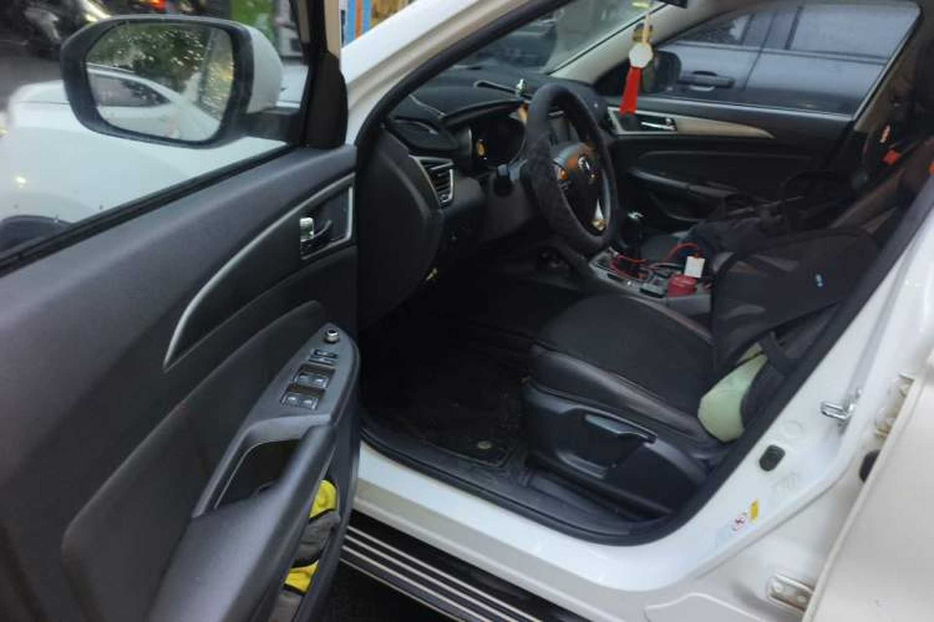 Used CHANGAN CS75 2014 2.0L Manual Luxury Version China IV Standard Driver Seat