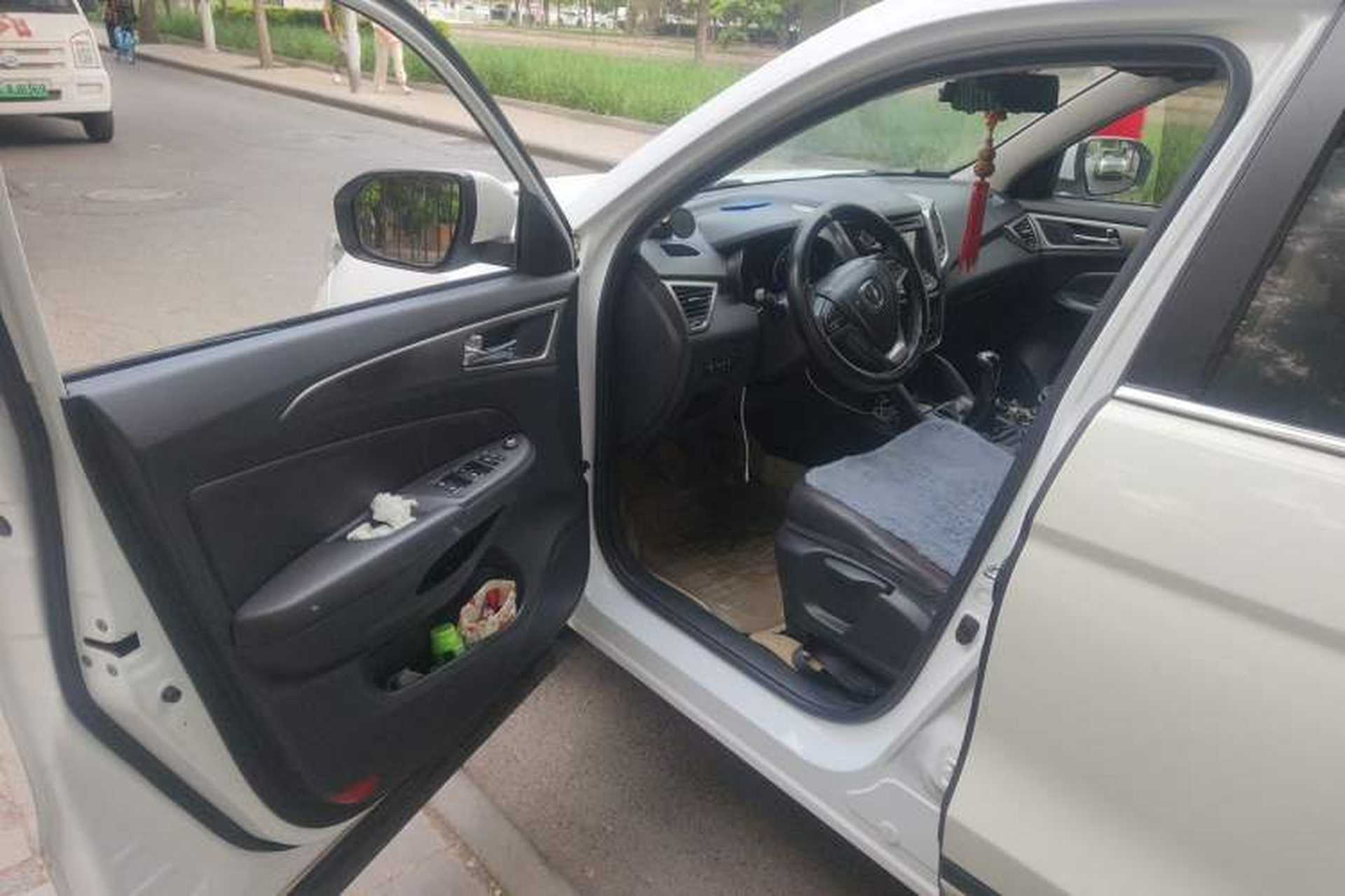 Used CHANGAN CS75 2014 2.0L Manual Luxury Version China IV Standard Driver Seat