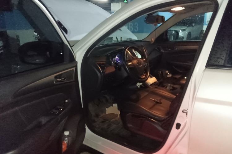 Used CHANGAN CS75 2014 2.0L Manual Luxury Version China IV Standard Driver Seat