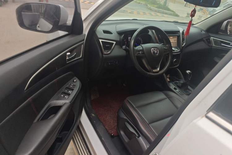 Used CHANGAN CS75 2014 2.0L Manual Luxury Version China IV Standard Driver Seat