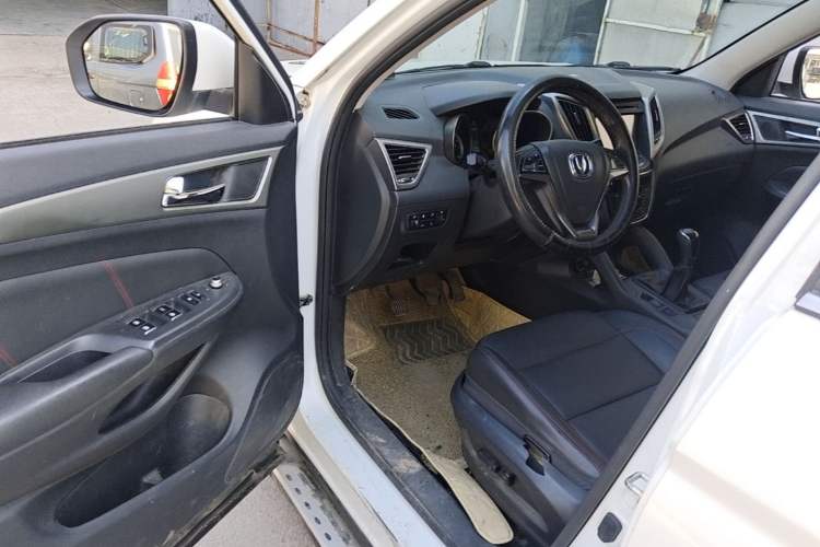 Used CHANGAN CS75 2014 2.0L Manual Leading Version China IV Standard Driver Seat