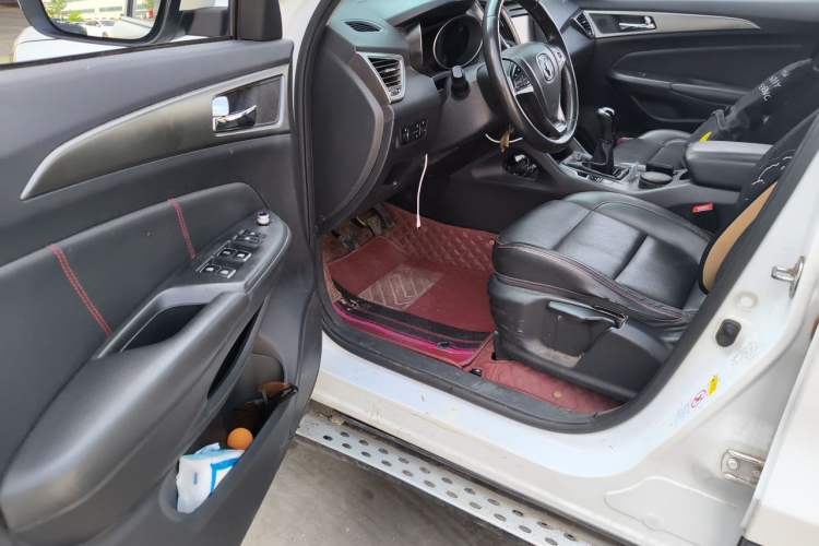 Used CHANGAN CS75 2014 2.0L Manual Luxury Version China IV Standard Driver Seat
