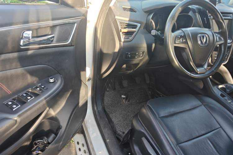 Used CHANGAN CS75 2014 2.0L Manual Comfort Version China IV Standard Driver Seat