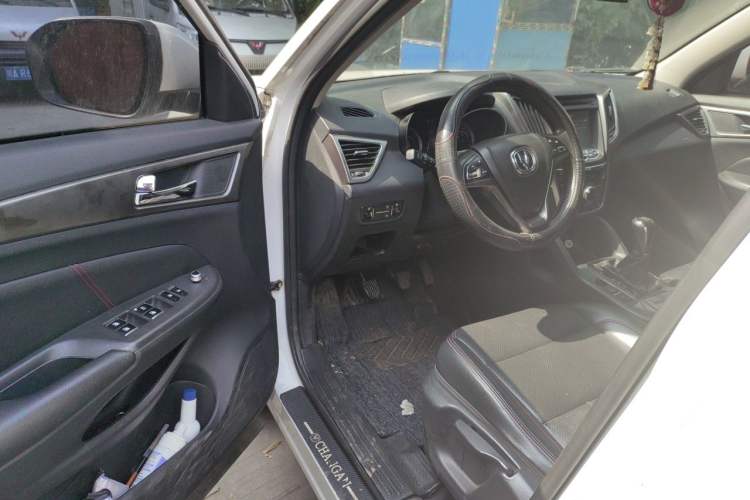 Used CHANGAN CS75 2014 2.0L Manual Luxury Version China IV Standard Driver Seat