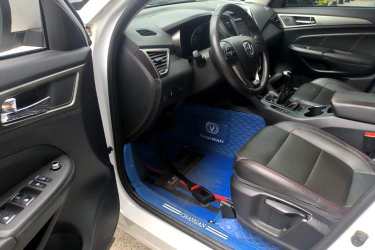 Used CHANGAN CS75 2014 2.0L Manual Luxury Version China IV Standard Driver Seat