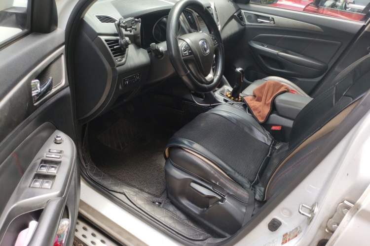 Used CHANGAN CS75 2014 2.0L Manual Luxury Version China IV Standard Driver Seat