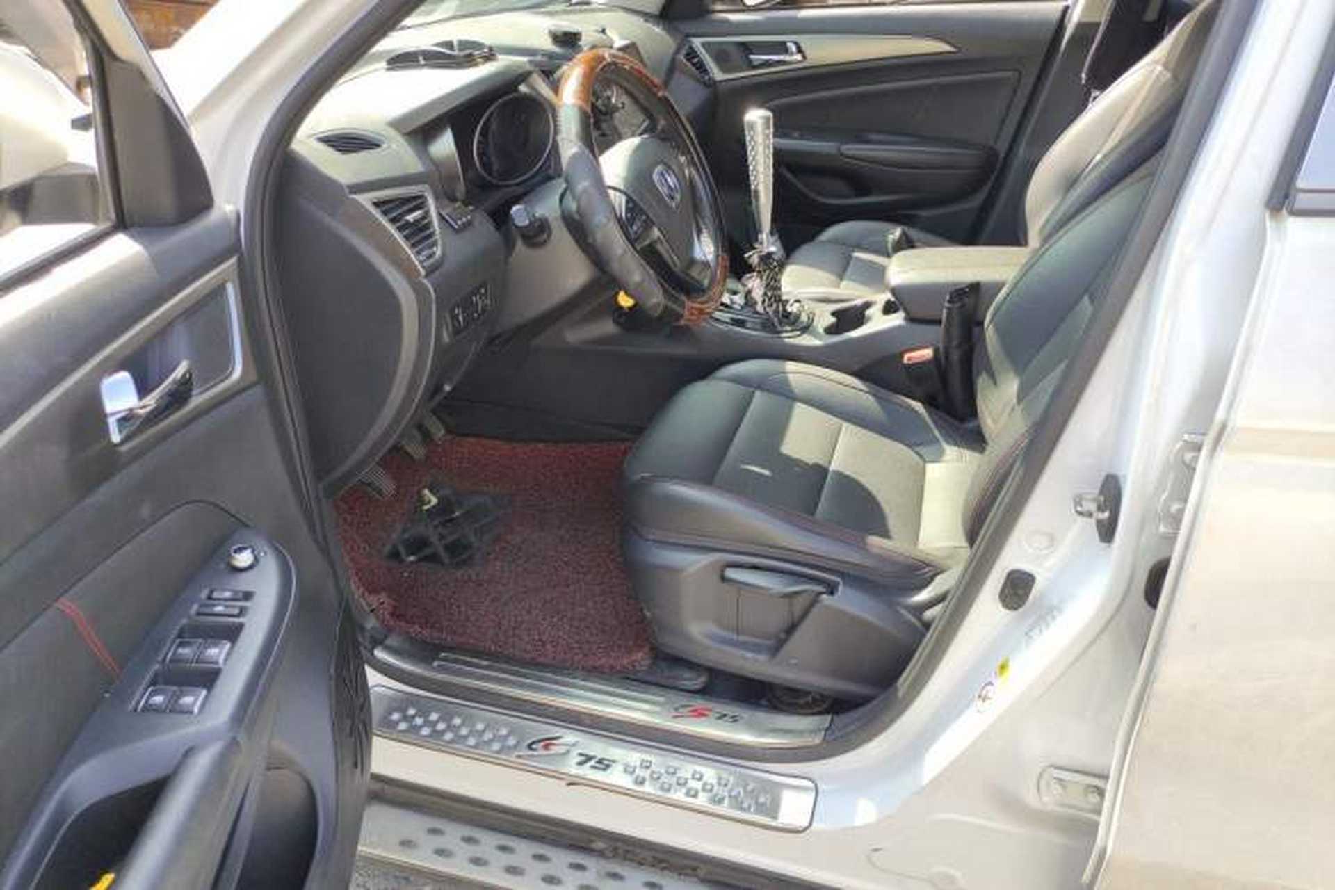 Used CHANGAN CS75 2014 2.0L Manual Luxury Version China IV Standard Driver Seat