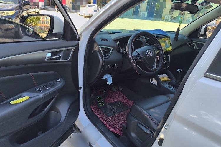 Used CHANGAN CS75 2014 2.0L Manual Luxury Version China IV Standard Driver Seat