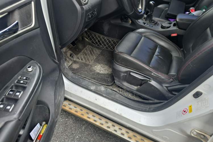 Used CHANGAN CS75 2014 2.0L Manual Luxury Version China IV Standard Driver Seat