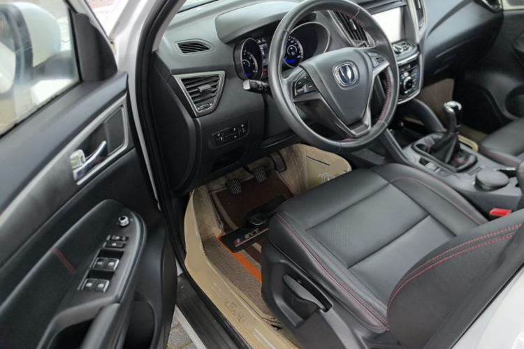 Used CHANGAN CS75 2014 2.0L Manual Luxury Version China IV Standard Driver Seat