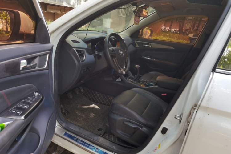 Used CHANGAN CS75 2014 2.0L Manual Luxury Version China IV Standard Driver Seat