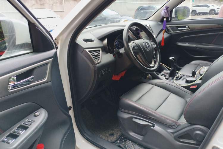 Used CHANGAN CS75 2014 2.0L Manual Luxury Version China IV Standard Driver Seat