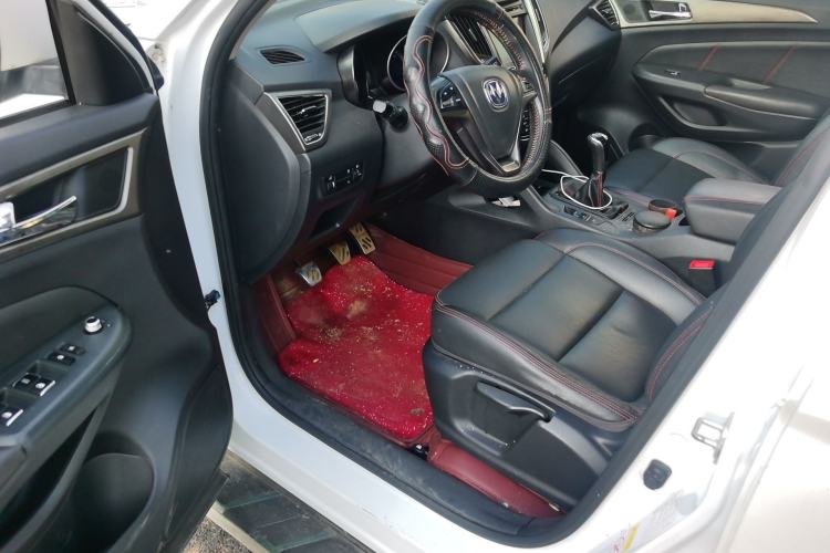 Used CHANGAN CS75 2014 2.0L Manual Luxury Version China IV Standard Driver Seat