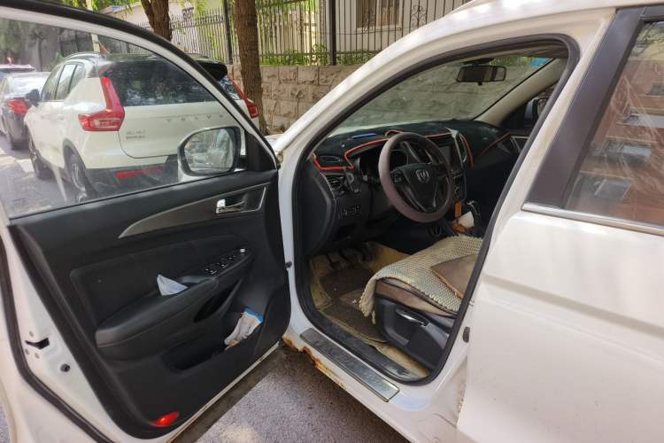 Used CHANGAN CS75 2014 2.0L Manual Luxury Version China IV Standard Driver Seat