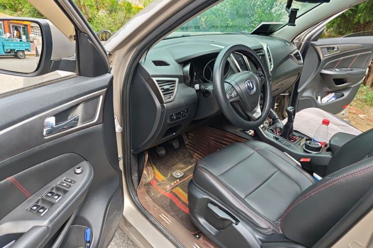 Used CHANGAN CS75 2014 2.0L Manual Luxury Version China IV Standard Driver Seat