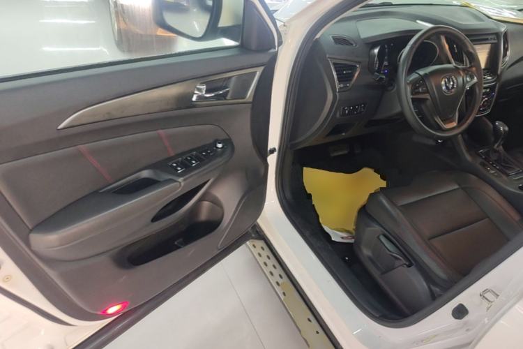 Used CHANGAN CS75 2014 1.8T Automatic Elite Model China IV Standard Driver Seat