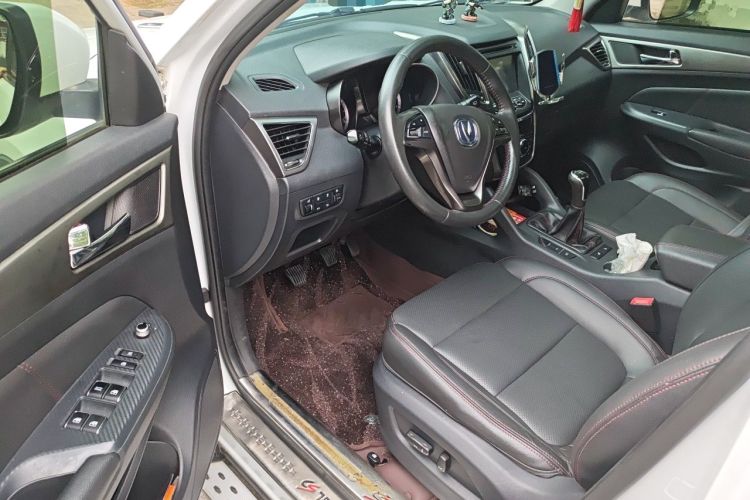 Used CHANGAN CS75 2014 2.0L Manual Leading Version China IV Standard Driver Seat