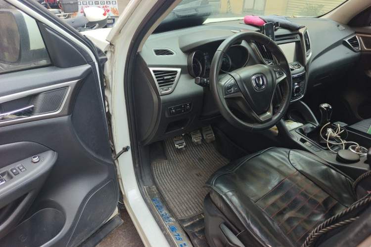 Used CHANGAN CS75 2014 2.0L Manual Luxury Version China IV Standard Driver Seat
