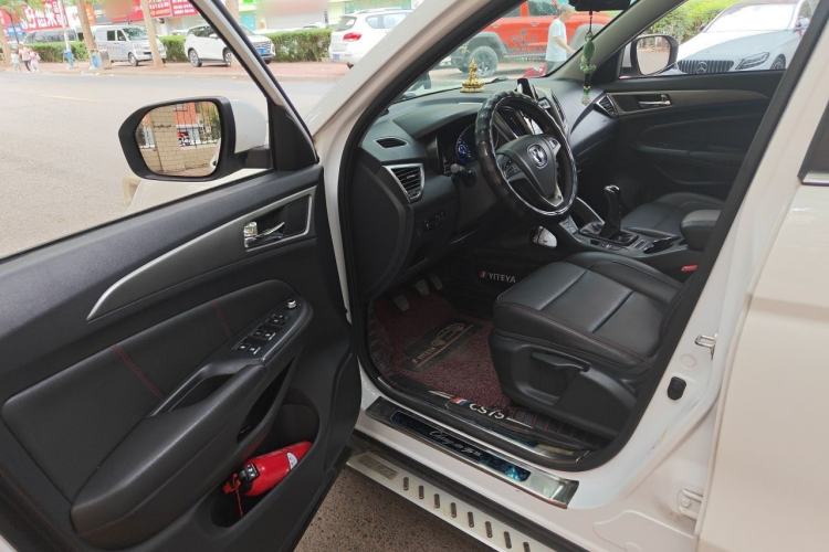 Used CHANGAN CS75 2014 2.0L Manual Luxury Version China IV Standard Driver Seat