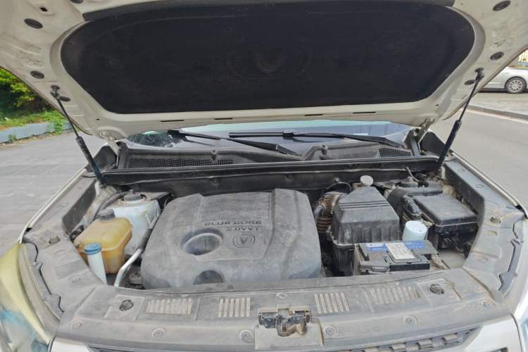 Used CHANGAN CS75 2014 2.0L Manual Luxury Version China IV Standard Engine Bay
