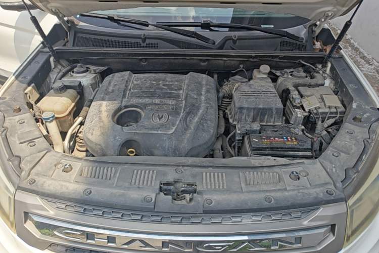 Used CHANGAN CS75 2014 2.0L Manual Leading Version China IV Standard Engine Bay