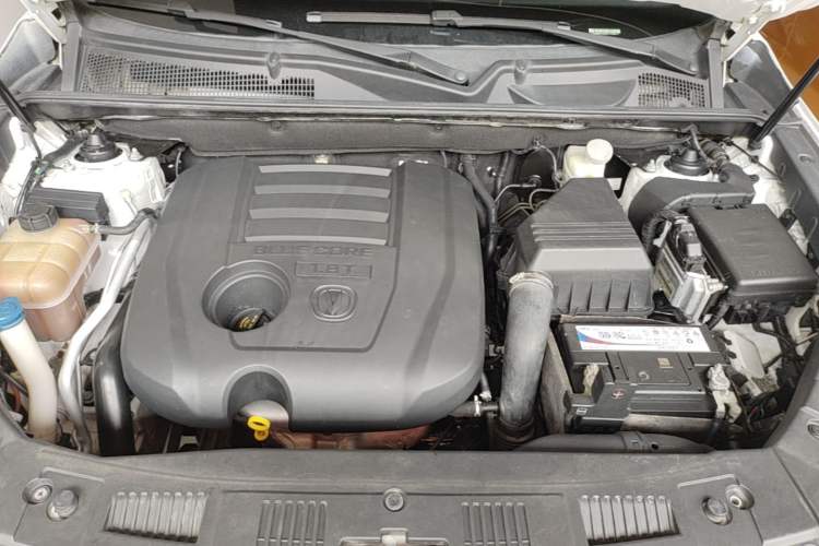 Used CHANGAN CS75 2014 1.8T Automatic Elite Model China IV Standard Engine Bay