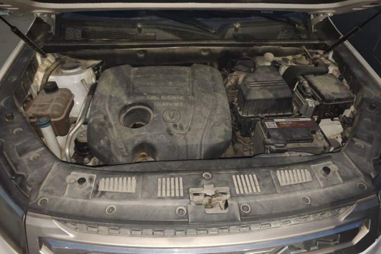 Used CHANGAN CS75 2014 2.0L Manual Luxury Version China IV Standard Engine Bay