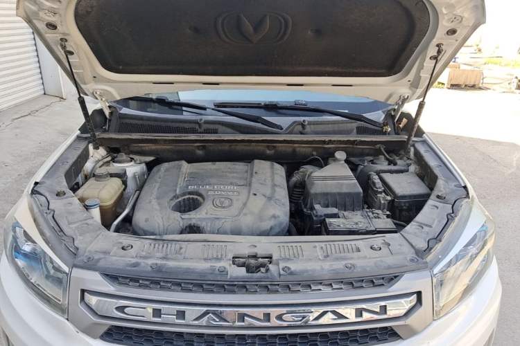 Used CHANGAN CS75 2014 2.0L Manual Leading Version China IV Standard Engine Bay