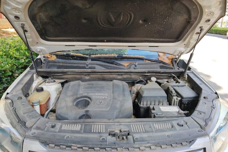 Used CHANGAN CS75 2014 2.0L Manual Luxury Version China IV Standard Engine Bay