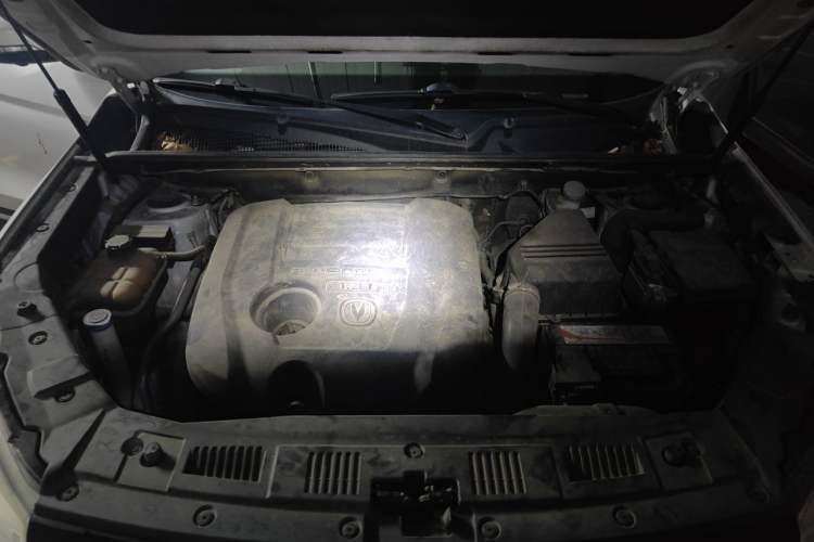 Used CHANGAN CS75 2014 1.8T Automatic Elite Model China IV Standard Engine Bay