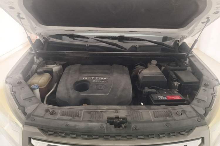 Used CHANGAN CS75 2014 2.0L Manual Leading Version China IV Standard Engine Bay